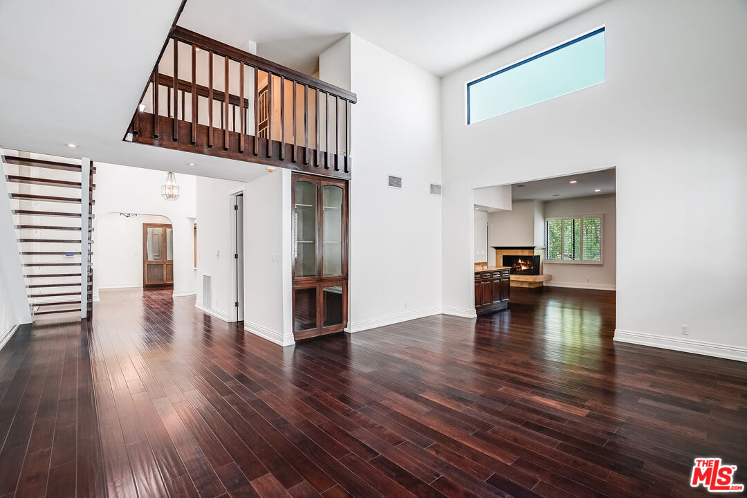 430 N Maple Dr Unit: 302