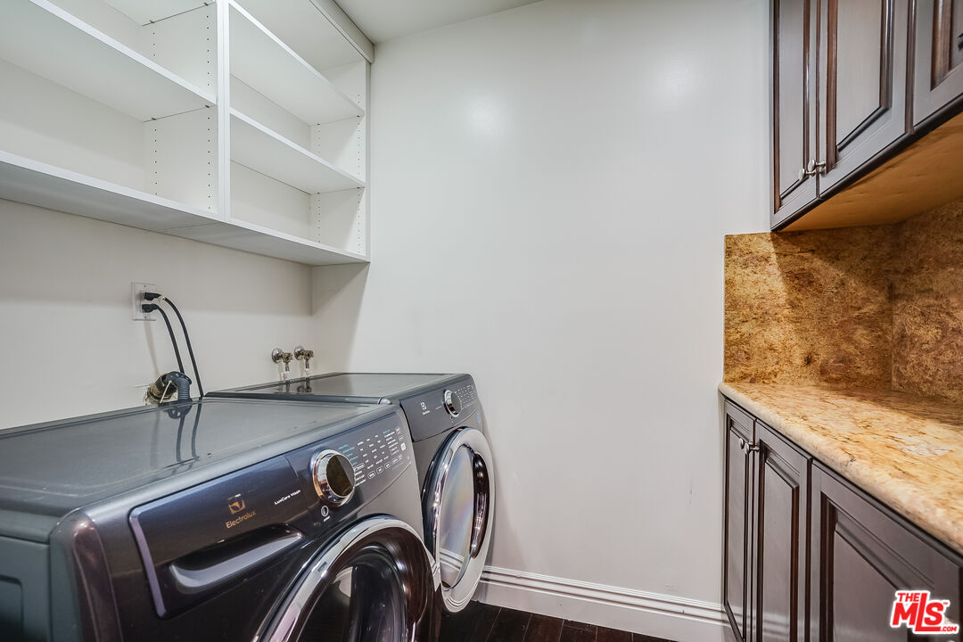 430 N Maple Dr Unit: 302