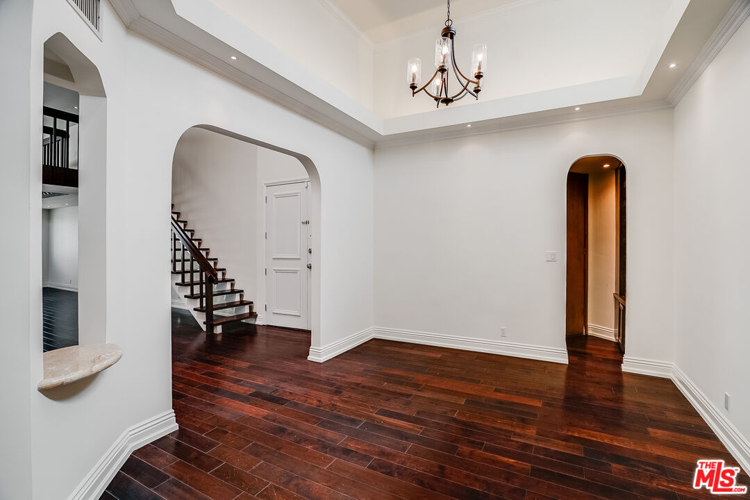 430 N Maple Dr Unit: 302