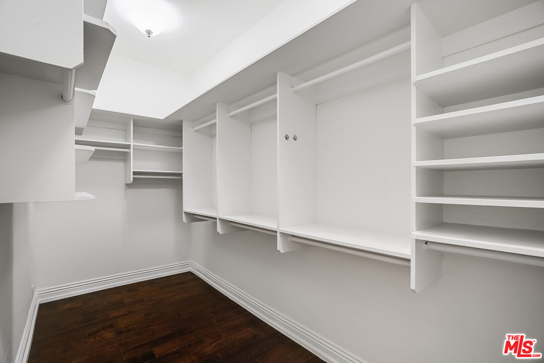 430 N Maple Dr Unit: 302