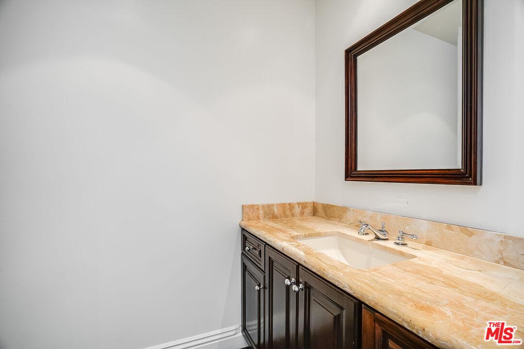 430 N Maple Dr Unit: 302