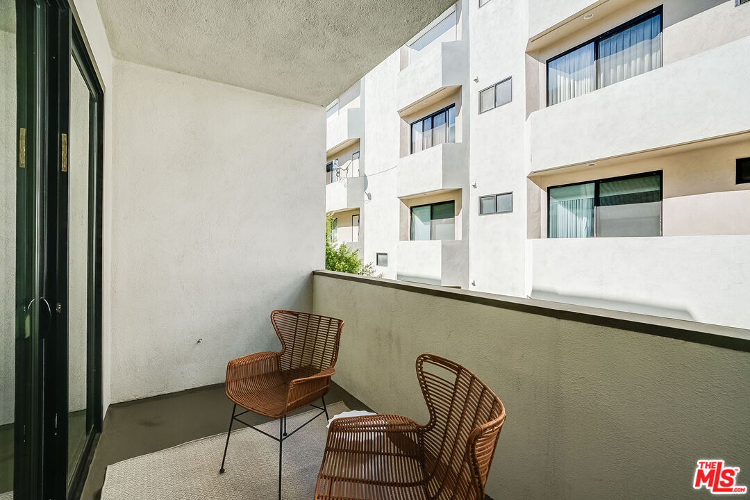 430 N Maple Dr Unit: 203