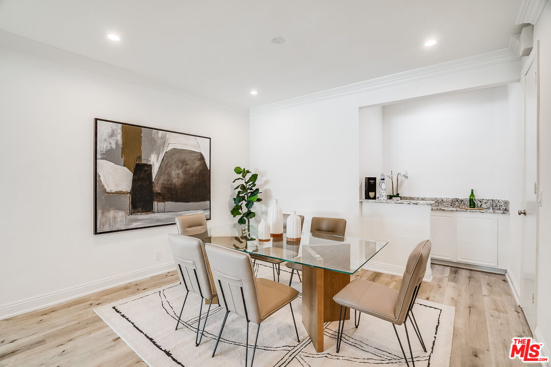 430 N Maple Dr Unit: 203