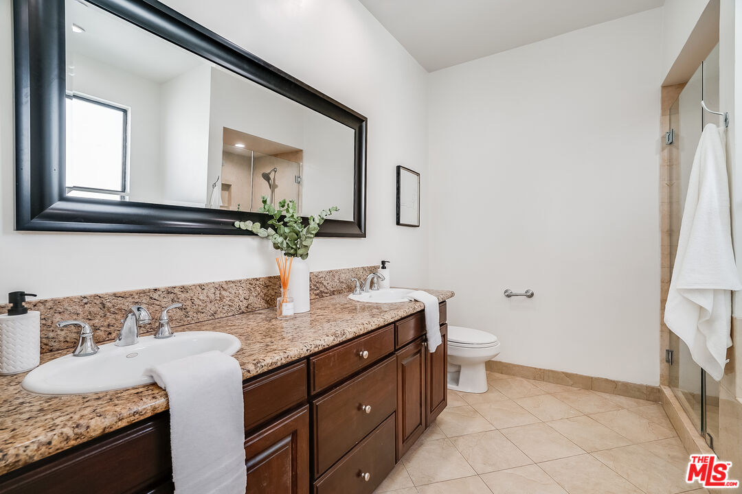 430 N Maple Dr Unit: 203