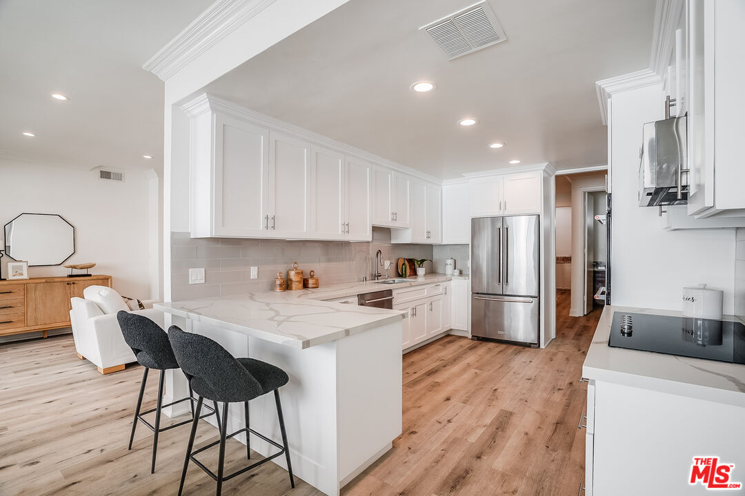 430 N Maple Dr Unit: 203