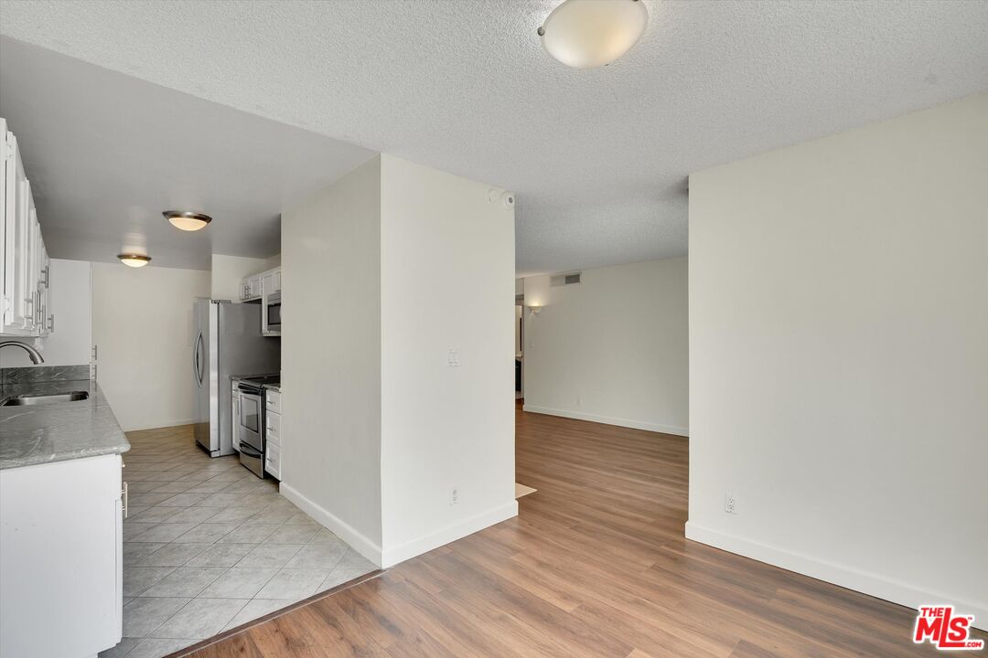 424 N Palm Dr Unit: 104