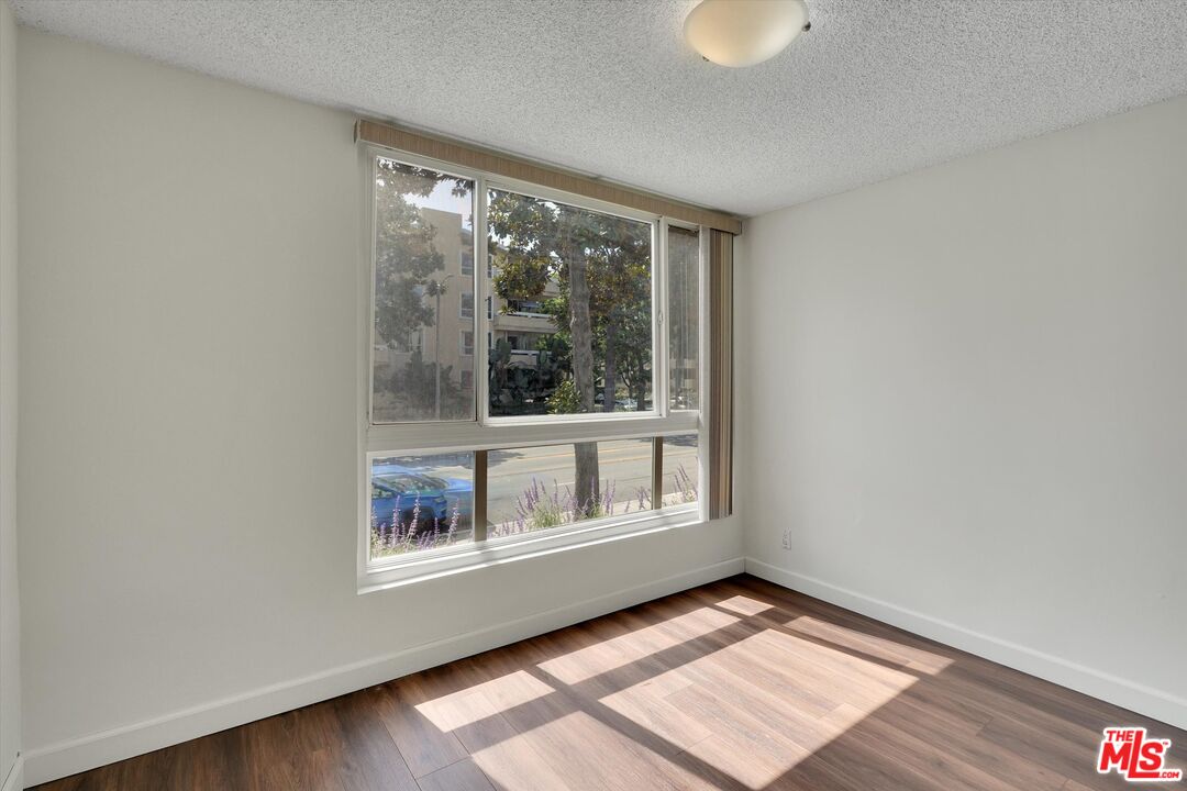 424 N Palm Dr Unit: 104