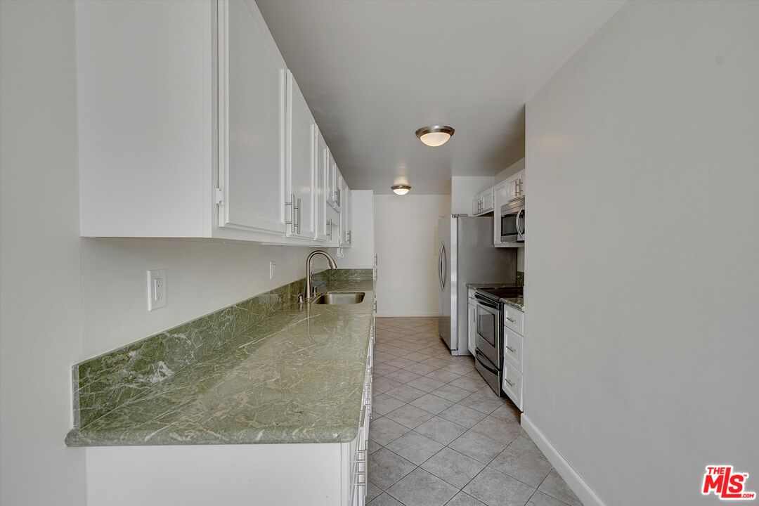 424 N Palm Dr Unit: 104