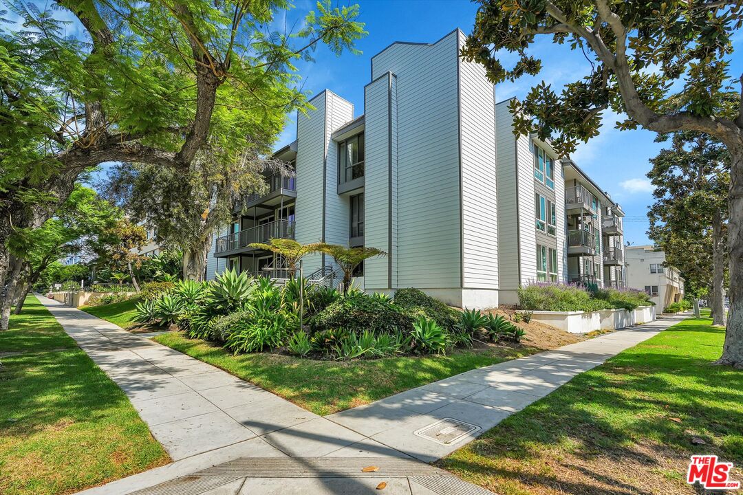 424 N Palm Dr Unit: 104