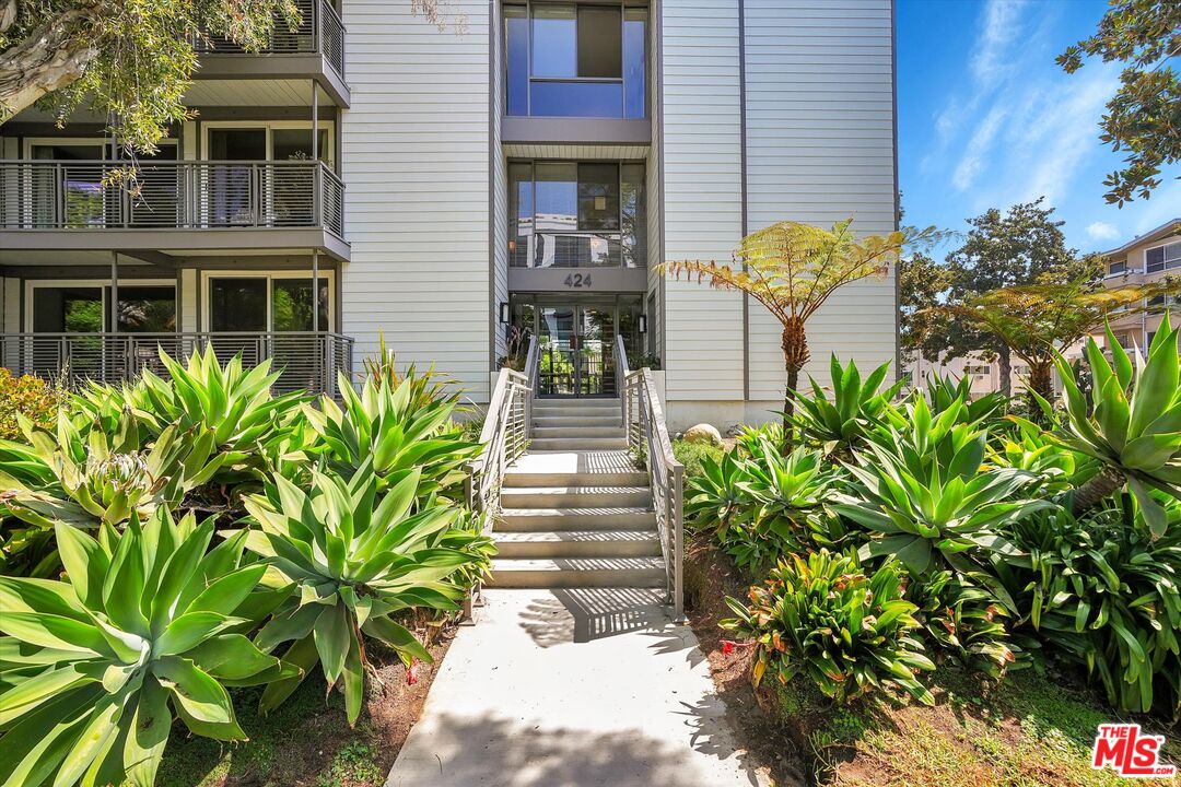 424 N Palm Dr Unit: 104