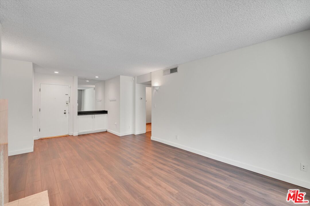 424 N Palm Dr Unit: 104