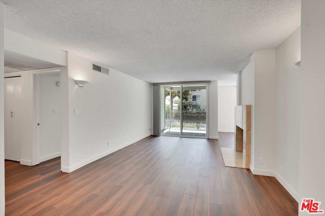 424 N Palm Dr Unit: 104