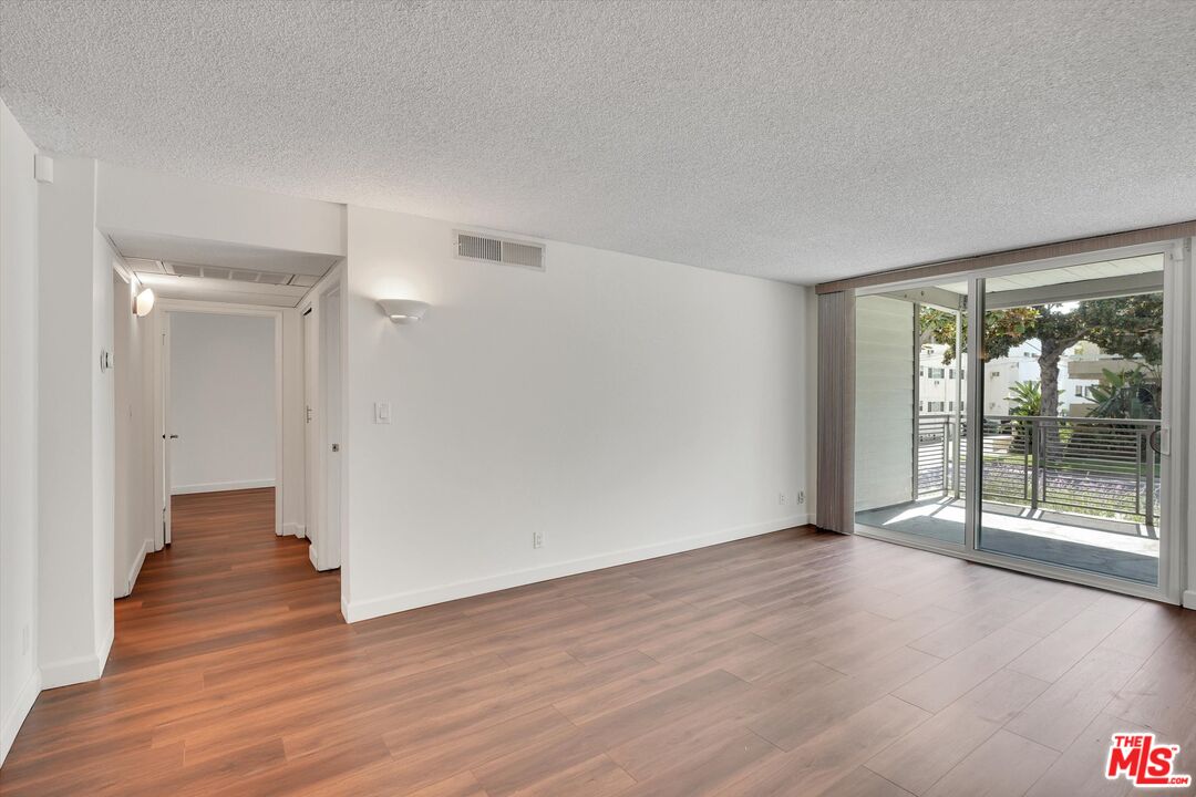 424 N Palm Dr Unit: 104