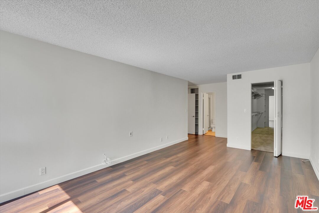 424 N Palm Dr Unit: 104