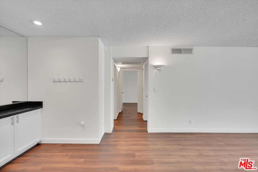 424 N Palm Dr Unit: 104