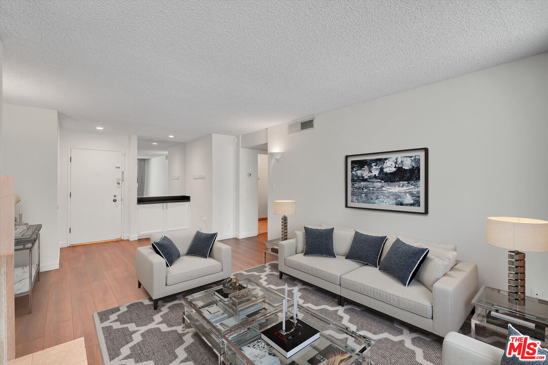 424 N Palm Dr Unit: 104