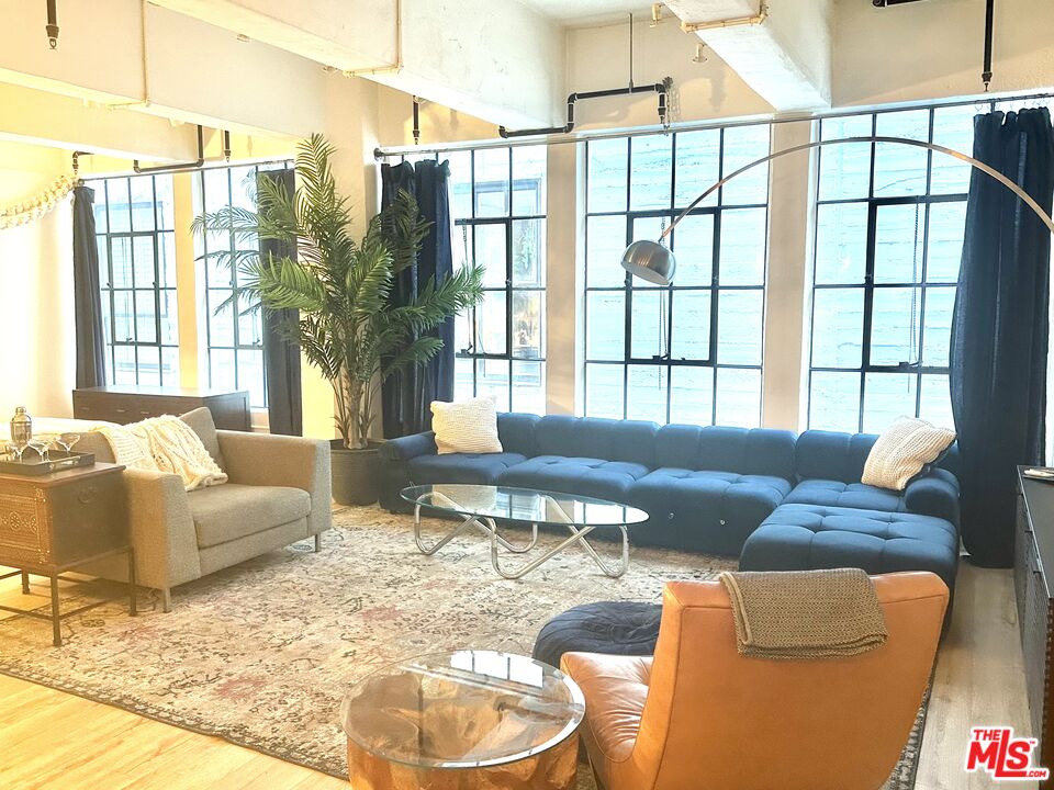 746 S Los Angeles St Unit: 603