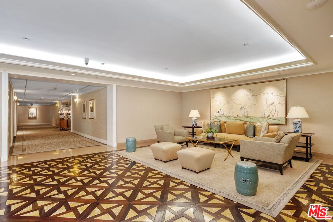 300 N Swall Dr Unit: 257