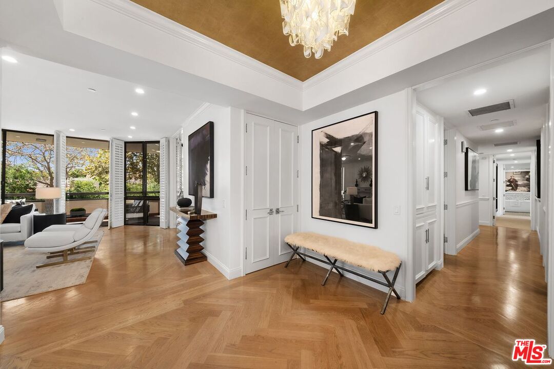 300 N Swall Dr Unit: 257