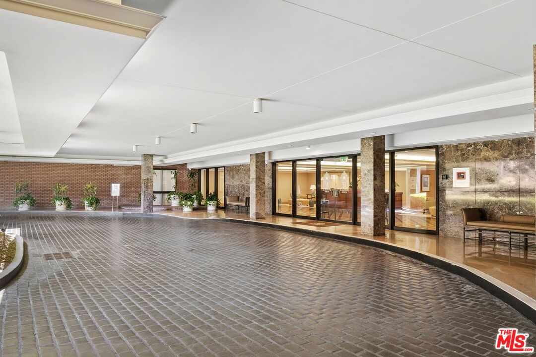 300 N Swall Dr Unit: 257