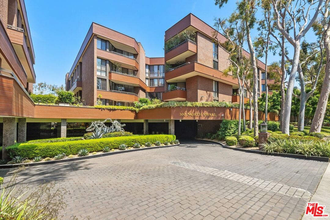 300 N Swall Dr Unit: 257