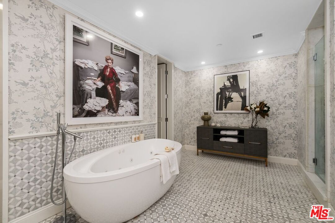 300 N Swall Dr Unit: 257