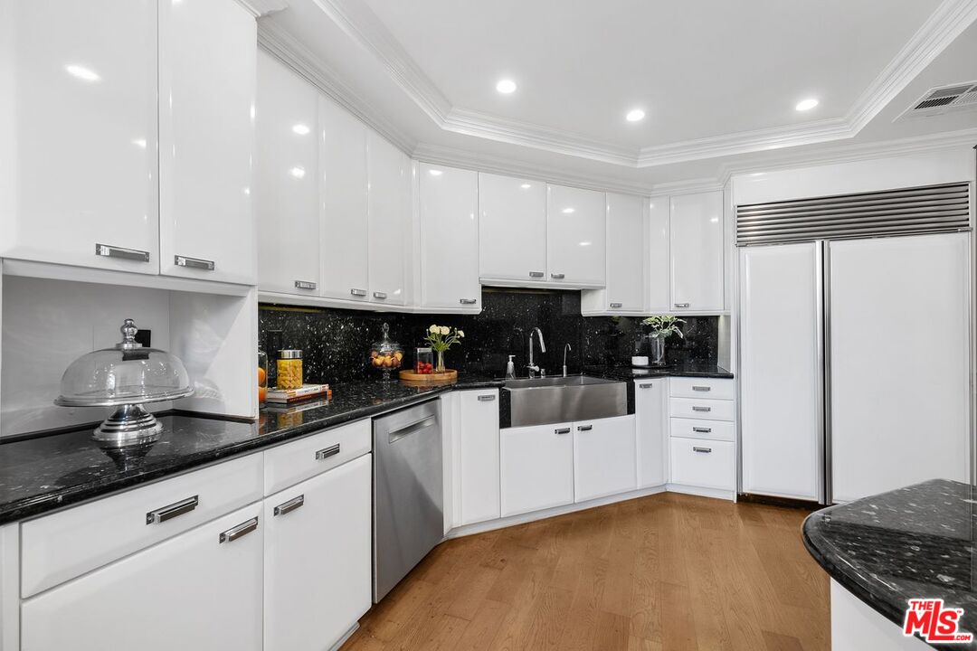 300 N Swall Dr Unit: 257