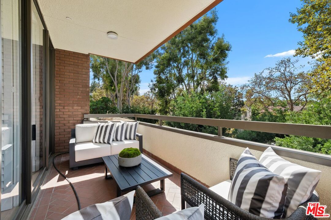 300 N Swall Dr Unit: 257