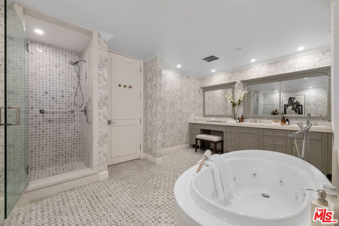 300 N Swall Dr Unit: 257