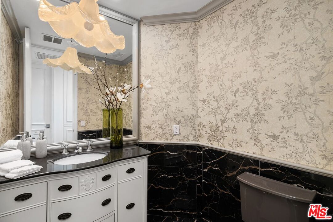 300 N Swall Dr Unit: 257