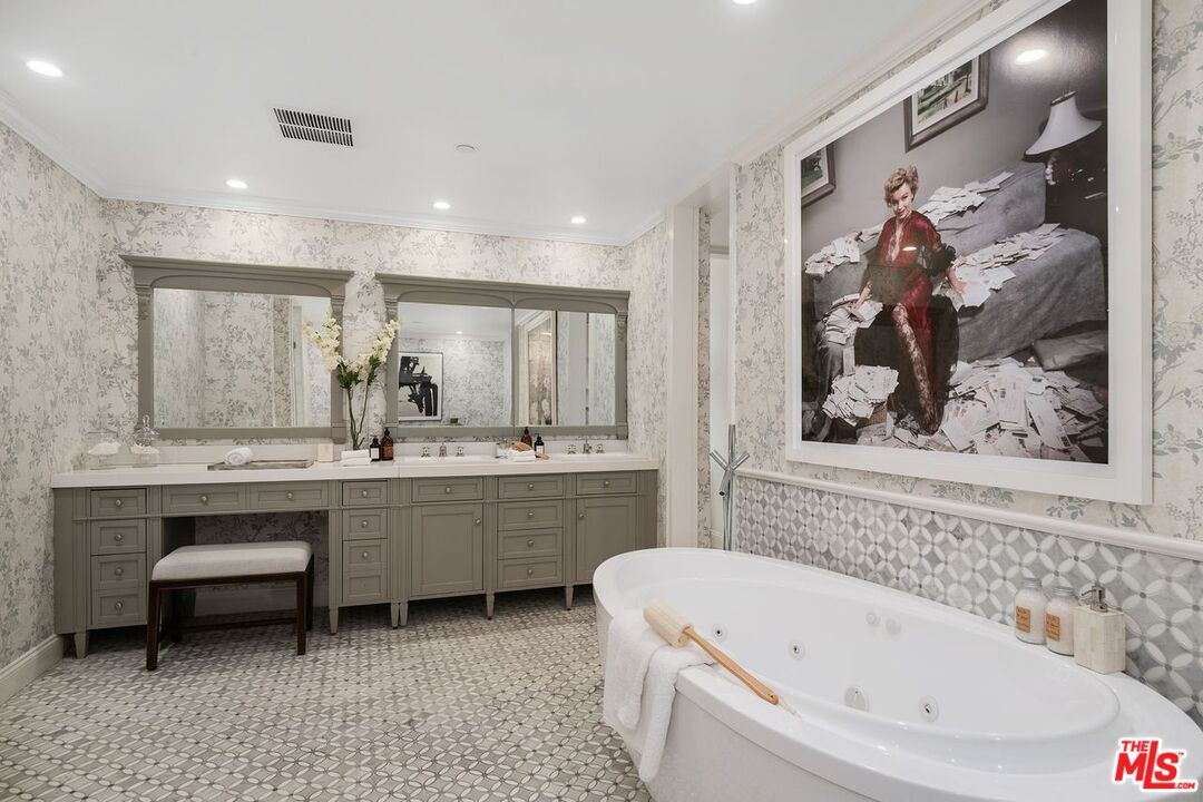 300 N Swall Dr Unit: 257