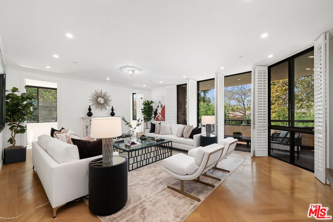 300 N Swall Dr Unit: 257