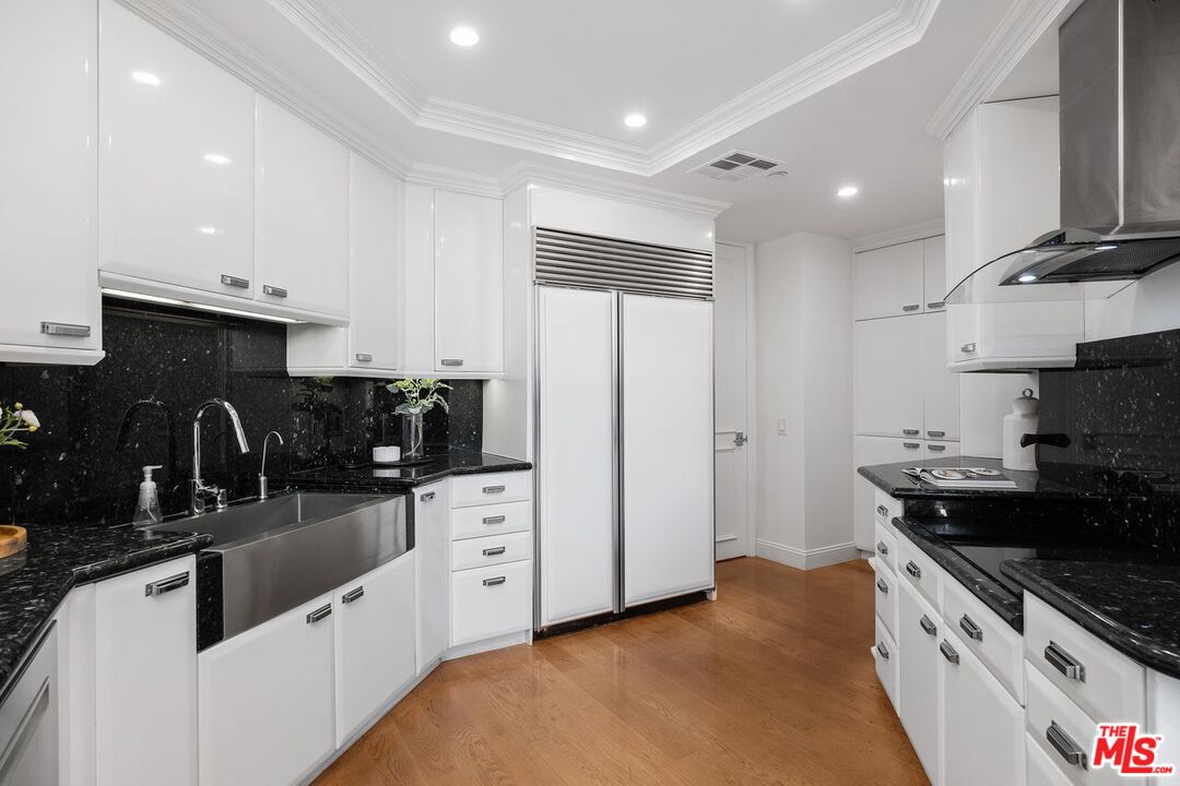 300 N Swall Dr Unit: 257