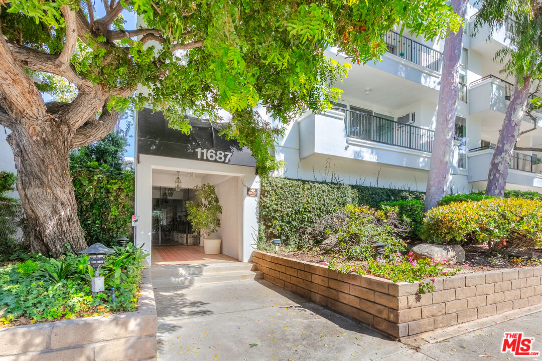 11687 Montana Ave Unit: 206