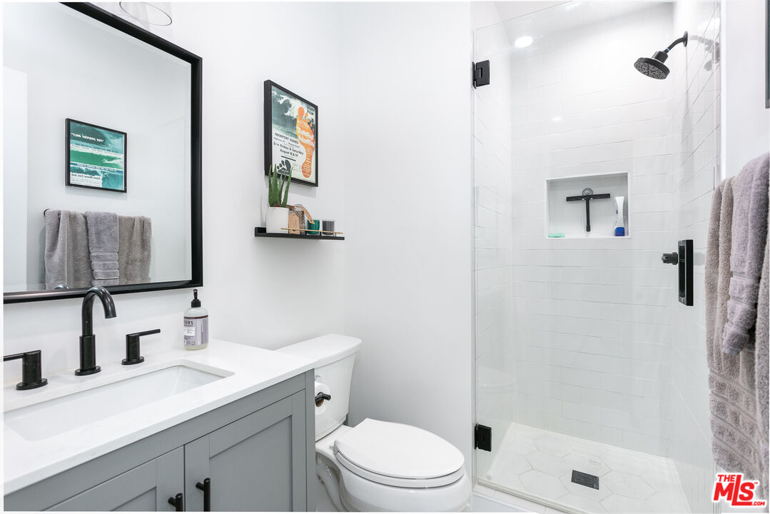 11687 Montana Ave Unit: 206