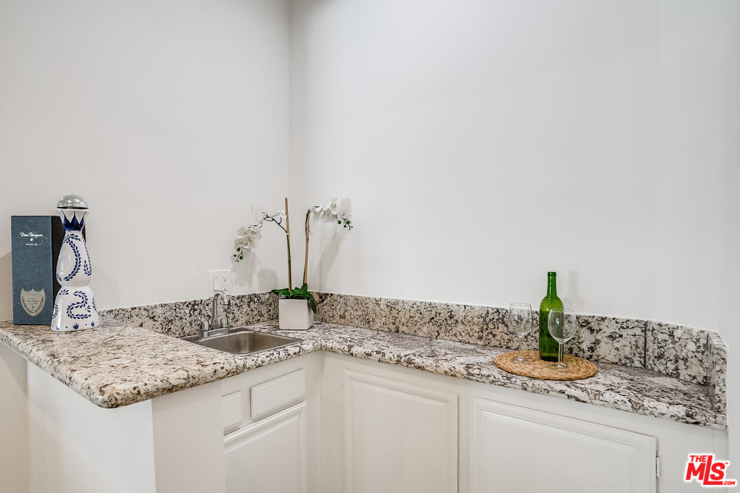 430 N Maple Dr Unit: 303