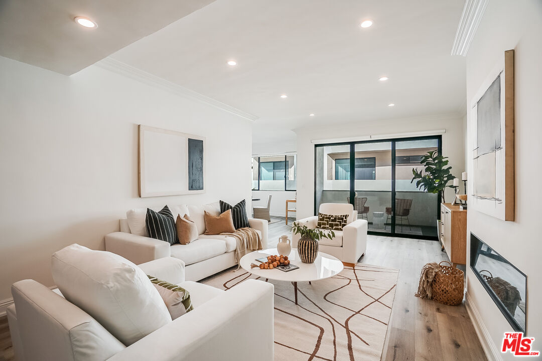 430 N Maple Dr Unit: 303