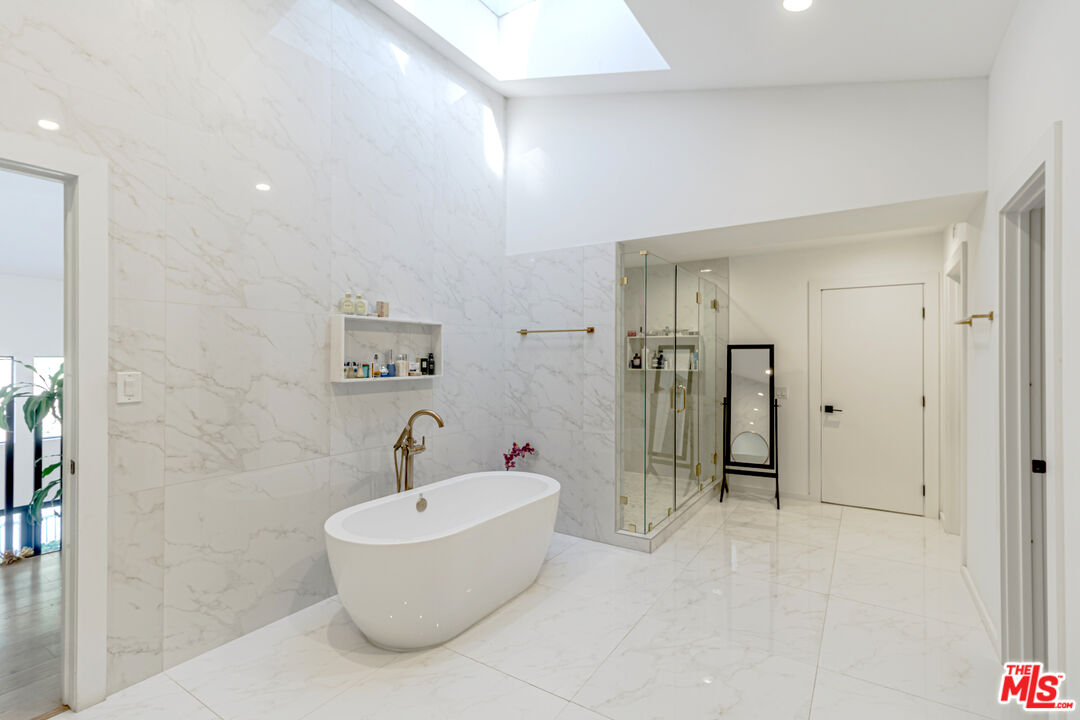 1465 Benedict Canyon Dr