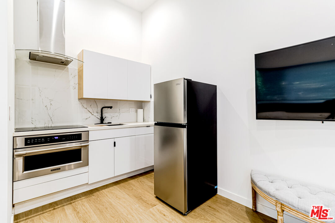 1465 Benedict Canyon Dr