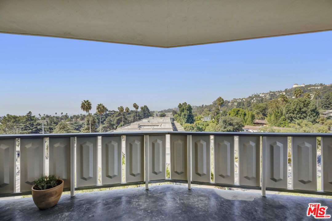 4455 Los Feliz Blvd Unit: 708