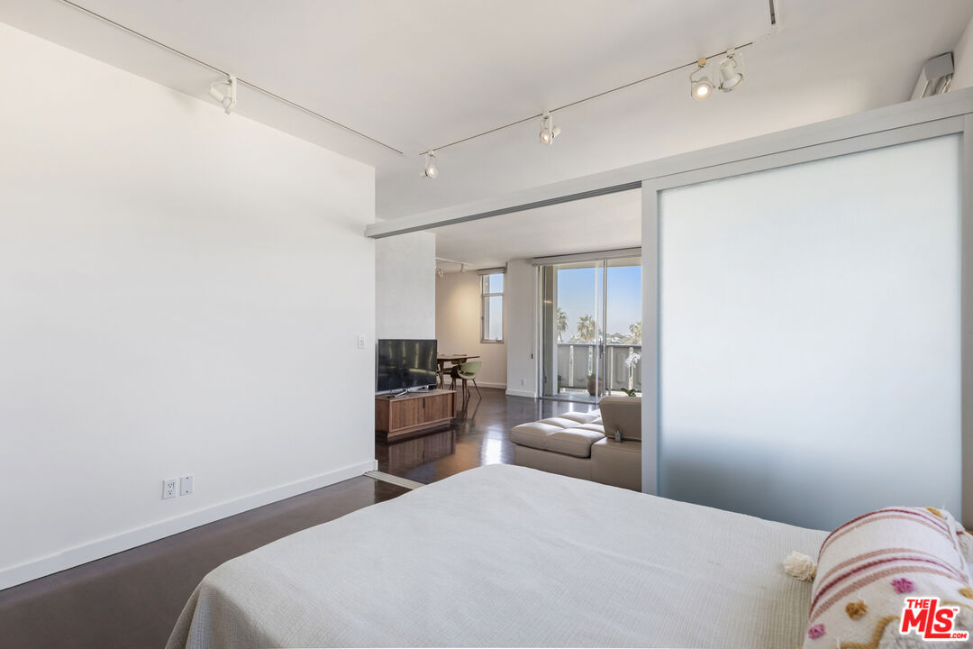 4455 Los Feliz Blvd Unit: 708