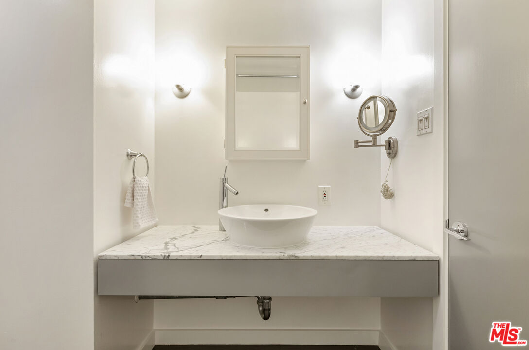 4455 Los Feliz Blvd Unit: 708