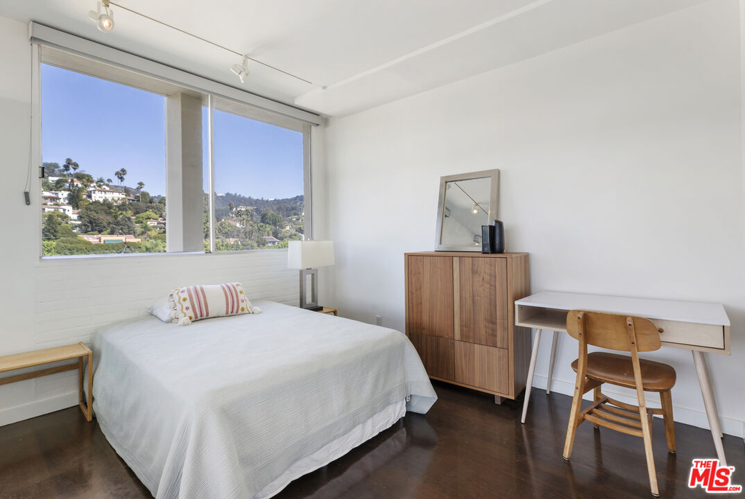 4455 Los Feliz Blvd Unit: 708