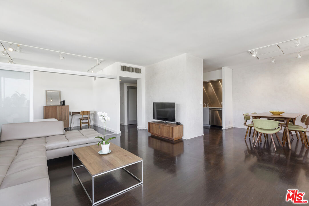 4455 Los Feliz Blvd Unit: 708