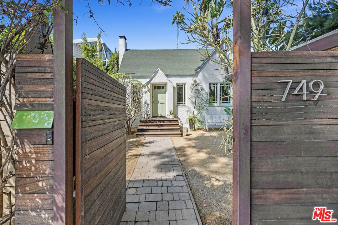 749 Indiana Ave