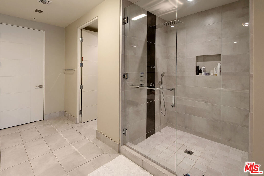 432 N OAKHURST DR Unit: 306