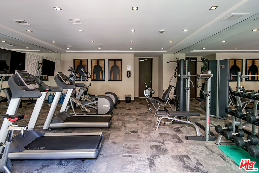 432 N OAKHURST DR Unit: 306