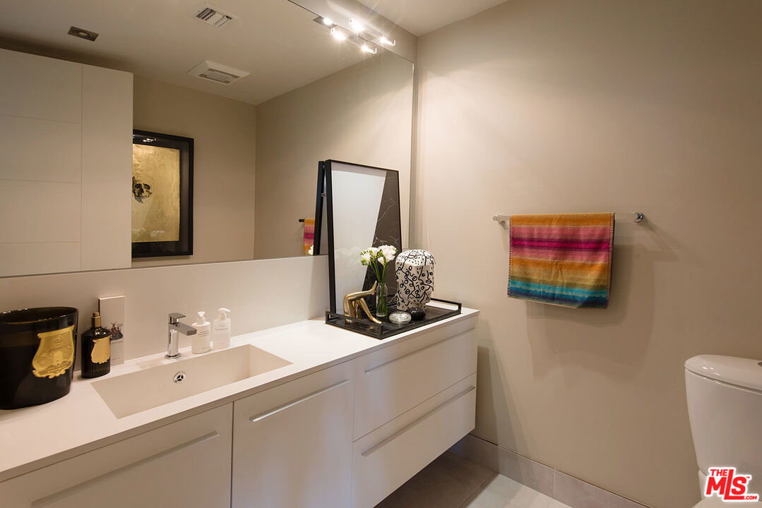 432 N OAKHURST DR Unit: 306