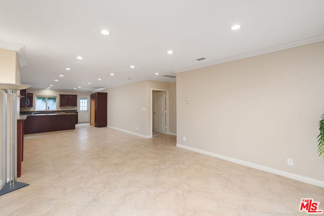 13746 Valleyheart Dr