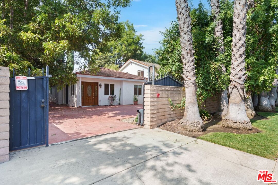 13746 Valleyheart Dr